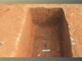 岳阳汨罗发现35座东周古墓群 出土的青铜器依旧锋利